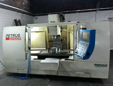 FRESADORA CNC - DIPLOMAT - PETRUS 50100R - 1000 x 453 x 600 - ANO 2008 - COMANDO HEIDENHAIN