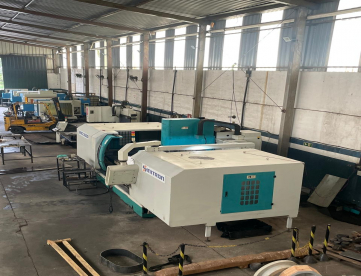 Foto: CENTRO DE USINAGEM VERTICAL - SINITRON - VMC 3000 - ANO 2011 - 3.000 x 900 x 850 MM - COMANDO MITSUBISHI