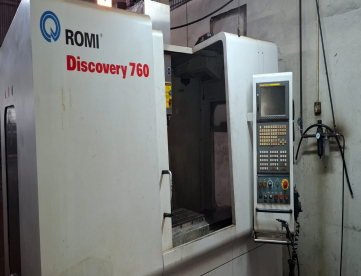Foto: CENTRO DE USINAGEM VERTICAL - ROMI - DISCOVERY 760 - ANO 2006 - 760 x 506 x 508 MM - COMANDO FANUC
