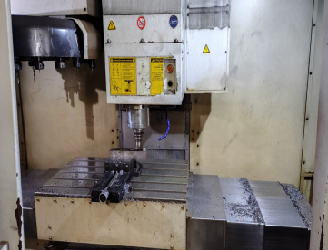 Foto: CENTRO DE USINAGEM VERTICAL - ROMI - D600 - ANO 2011 - 600 x 530 x 580MM - COMANDO FANUC - MÁQUINA SO USINOU ALUMÍNIO