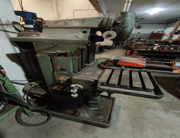 Foto: FRESADORA UNIVERSAL - VIGORELLI - FF1 - MESA: 700 X 360MM - SEM DIGITAL - ANO 1968