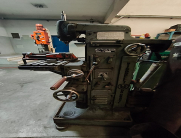 Foto: FRESADORA UNIVERSAL - VIGORELLI - FF1 - MESA: 700 X 360MM - SEM DIGITAL - ANO 1968