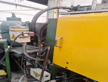 Foto: INJETORA ZAMAK - LK - 88 TONS COM FORNO ELÉTRICO