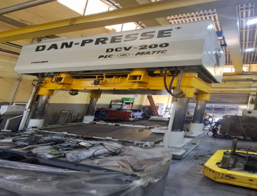 Foto: PRENSA HIDRAÚLICA DE AJUSTE DE MOLDES - DAN PRESSE - DCV-200 - MESA FIXA 2500 X 2000 - ANO 2005