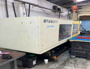 INJETORA DE PLÁSTICOS - SINITRON - BT260O V - 260 TONELADAS - ANO 2012