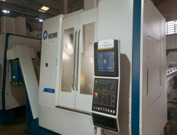 Foto: CENTRO DE USINAGEM VERTICAL - ROMI - D800 - ANO 2022 - 800 x 610 x 640 - COMANDO FANUC - COM 4º EIXO DETRON