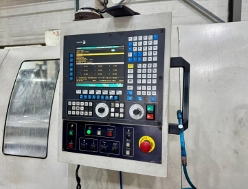 Foto: CENTRO DE USINAGEM VERTICAL - TRAVIS - M2000 - ANO 2010 - 2.000MM x 800MM x 700 MM - COMANDO FAGOR