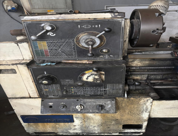 Foto: TORNO MECÃNICO CONVENCIONAL - ROMI - MKD P400 lll -1000 x 420 mm