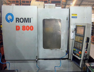 CENTRO DE USINAGEM VERTICAL - ROMI - D800 - COMANDO FANUC SÉRIES 0i - 800X530X580MM - REFRIGERAÇÃO INTERNA  - ANO 2009