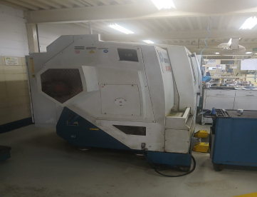 Foto: CENTRO DE TORNEAMENTO - ROMI - E280 - COM FERRAMENTA ACIONADA - COMANDO FANUC - ANO 2007