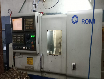 CENTRO DE TORNEAMENTO - ROMI - GALAXY10 - COMANDO FANUC - 240 x 400 - ANO 2002