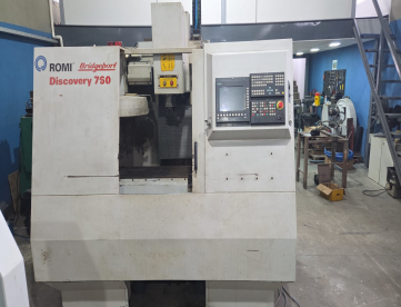 CENTRO DE USINAGEM - ROMI - DISCOVERY 760 - ANO 2002 - COMANDO SIEMENS