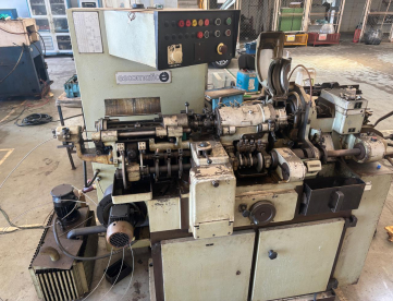 TORNO AUTOMÁTICO - ESCOMATIC - D6SR - TIPO SUÍÇO- COM ALIMENTAÇÃO POR ARAMES - ANO 1982