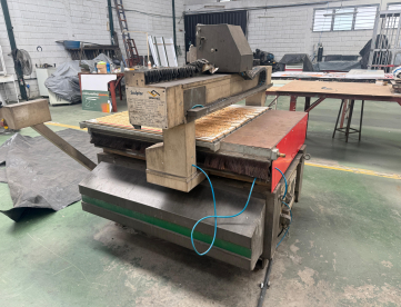 Foto: FRESADORA PANTOGRÁFICA CNC - VITOR CIOLA - SCULPTOR - ANO 2004