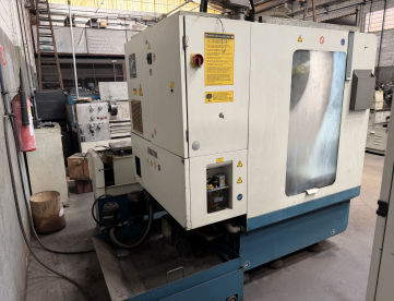 Foto: CENTRO DE USINAGEM, FURAÇÃO E ROSQUEAMENTO - ROMI - VTC30A - ANO 2007 - COMANDO FANUC -  COM TROCADOR DE PALLETS