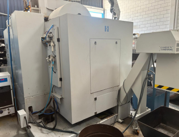 Foto: CENTRO DE USINAGEM VERTICAL  HARDIGE - BRIDGEPORTE GX1000 PLUS  COM 4 EIXO -1000 X 540 X510 - ANO 2022