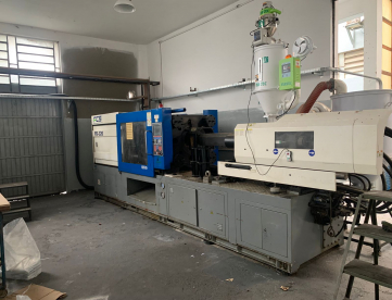 Foto: INJETORA DE PLÁSTICOS - FCS - FD-320 -320 TONELADAS - ANO 2012