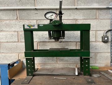 Foto: PRENSA HIDRÁULICA -  PATENTE BRASIL - 10 TONELADAS