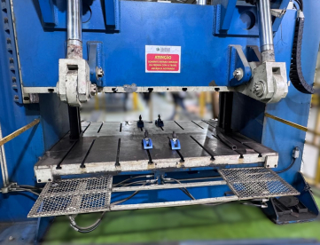 Foto: PRENSA HIDRÁULICA - GERMAQ - PHE-100 - 90TON - ANO 2006