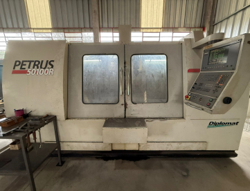FRESADORA CNC - DIPLOMAT - PETRUS 5010R - ANO 2008 - COMANDO HEIDENHAIN Fresadora CNC Diplomat PETRUS 50100R