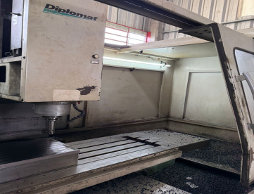Foto: FRESADORA CNC - DIPLOMAT - PETRUS 5010R - ANO 2008 - COMANDO HEIDENHAIN Fresadora CNC Diplomat PETRUS 50100R