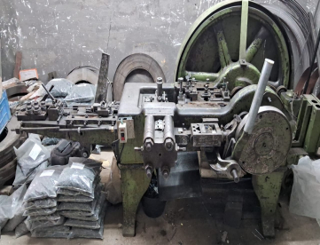 MÁQUINA DE FABRICAR PINOS E PREGOS - BROWN BOVERY & CIA - DIÂMETRO DE 5 MM  X 80MM COMPRIMENTOS