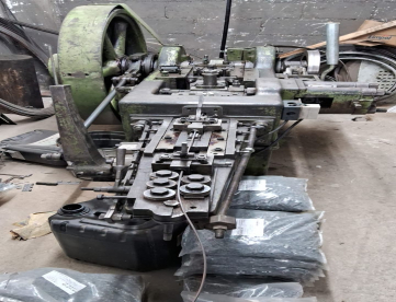 Foto: MÁQUINA DE FABRICAR PINOS E PREGOS - BROWN BOVERY & CIA - DIÂMETRO DE 5 MM  X 80MM COMPRIMENTOS