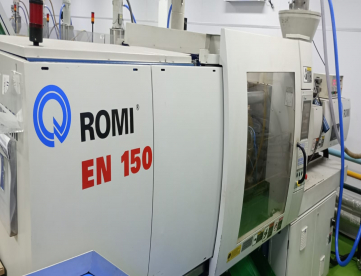 INJETORA DE PLASTICOS ROMI - MODELO EN150 -150 TONELADAS -MAQUINA MUITO NOVA -ANO 2014
