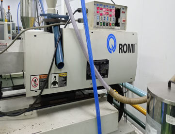 Foto: INJETORA DE PLASTICOS ROMI - MODELO EN150 -150 TONELADAS -MAQUINA MUITO NOVA -ANO 2014