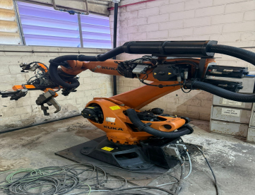 ROBÔ INDUSTRIAL - KUKA – 6 EIXOS – 210 KG – ALCANCE 2696 MM