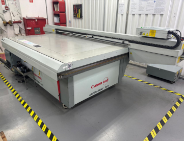 IMPRESSORA DIGITAL UV PLANA DE GRANDE FORMATO - MARCA CANON OCE ARIZONA - MODELO- GT550 - ANO 2011