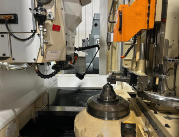 Foto: GERADORA DE ENGRENAGEM 6 EIXOS CNC LIEBHERR MODELO  LFS 380-CORTA DENTES EXTERNO E INTERNO - MODULO 8 - ANO 2013