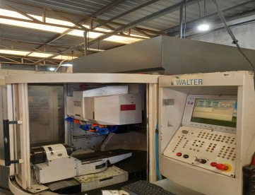 Foto: AFIADORA CNC 5 EIXOS - WALTER - HELITRONIC MINI POWER - HCM 600 - COM GARREGAMENTO AUTOMÁTICO DE BLANKS - ANO 2004  RETROFITADA ANO 2019