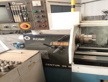 Foto: TORNO CNC - ROMI - CENTUR 30 III - 500MM X 1000MM GANG - HIDRAULICO