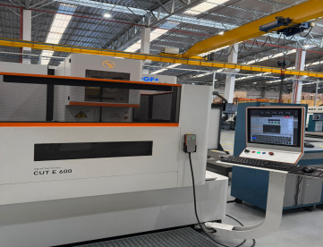 ELETROEROSÃO A FIO CNC - CHARMILLES - CUT E 600 - CURSO 600 X 400 X 350 MM - MÁQUINA MUITO NOVA - ANO 2019