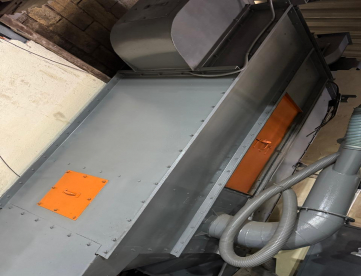 Foto: MÁQUINA DE JATO DE GRANALHA - TIPO ESTEIRA ROTATIVA 300 KG