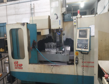 Foto: CENTRO DE USINAGEM VERTICAL - DYNA - DM4322 -1050 X 510 X 620 MM - COMANDO MITSUBISCHI