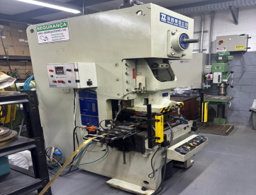 Foto: PRENSA EXCÊNTRICA - 40 TONELADAS - VANTEMAQ - JH 21-40 + ALIMENTADOR DESBOBINADOR 200 MM X 800 KG X 2,5 MM - ANO 2010