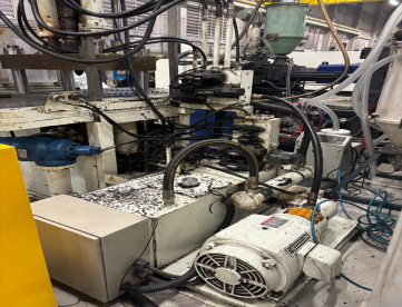 Foto: INJETORA DE PLASTICOS VERTICAL TKC600DM  120 TONELADAS -MESA DUPLA DESLIZANTE ANO 2007