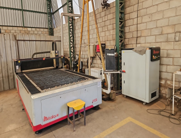 Foto: MÁQUINA DE CORTE A LASER FIBRA - METALIQUE - M1530 - ANO 2023 - CORTA INOX 1/2'' E CARBONO ATÉ 3/4'' - 3000 WATTS - MESA 3000 x 1500 MM