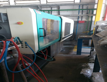 Foto: INJETORA PLÁSTICA LOG – MODELO LOG-250S6 – ANO 2023 – 250 TON