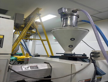 Foto: INJETORA DE PLÁSTICOS - ROMI - EN150 SERVO MOTOR-ACOMPANHA SECADOR E CARREGADOR- 150 TONELADAS - ANO 2014