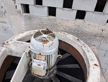Foto: TORRE DE RESFRIAMENTO - SEIKAN - 55M3 - ANO 1994 + BOMBA 5CV + PAINEL ELÉTRICO + TUBULAÇÃO