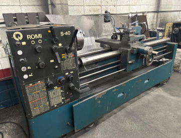TORNO MECÂNICO - ROMI - S40 - BARRAMENTO 1500 X 500 MM