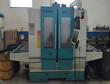 FRESADORA CNC - SINITRON - KAO1000 - CURSO 1000 X 500 X 500 -MAQUINA MUITO CONSERVADA -ANO 2009