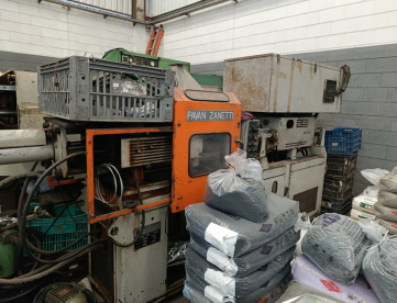 Foto: LOTE DE 05 MÁQUINAS - INJETORAS 200T DESLIGADAS (VENDA NO ESTADO)