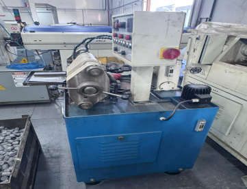 Foto: LAMINADORA DE ROSCAS - CAVOUR - TL7