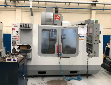 CENTRO DE USINAGEM - HAAS - VF-3 - 1016 X 508 X 635 - ANO 2004 - COMANDO HAAS