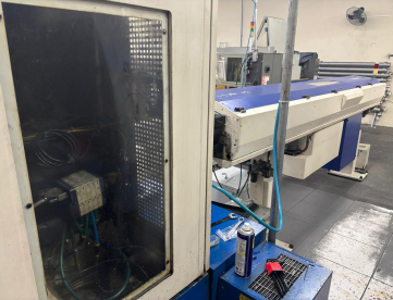 Foto: TORNO CNC AUTOMÁTICO DE CABEÇOTE MÓVEL - GILDEMEISTER - SPEED 12.5 LINEAR - COM ALIMENTADOR DE BARRAS - ANO 2006