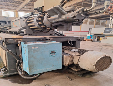 Foto: INJETORA DE PLÁSTICOS - SANDRETTO - MEGA T820 - ANO 1998 - RETROFITADA 2026 (C/ INVERSOR DE FREQUÊNCIA)